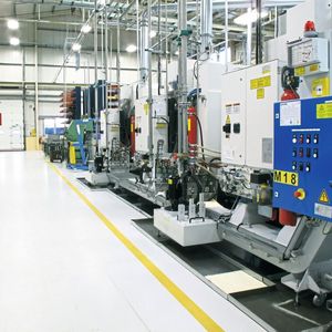 Die Hebepumpen im Späneförderer transportieren das grob vorgereinigte Kühlschmiermittel zur Filteranlage.