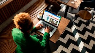 Das ultraflache Acer Swift Edge bietet ein 16-Zoll-4K-OLED-Display und wird von AMDs Ryzen Pro-Prozessoren angetrieben.  (Foto: Acer)