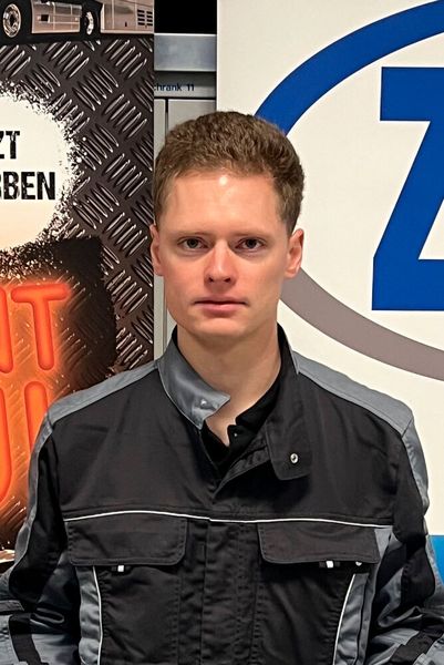 In der Fachrichtung Karosserie- und Fahrzeugbautechnik gelang es David Giersbach, sich nach ganz oben aufs Treppchen zu arbeiten. (Bild: ZKF)