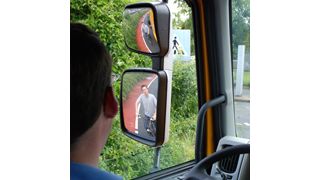 Viele Lkw verfügen über ein Sensorsystem mit Warnfunktion. Dieses überwacht automatisch den Bereich des Toten Winkels am Fahrzeug. (Archiv: Vogel Business Media)