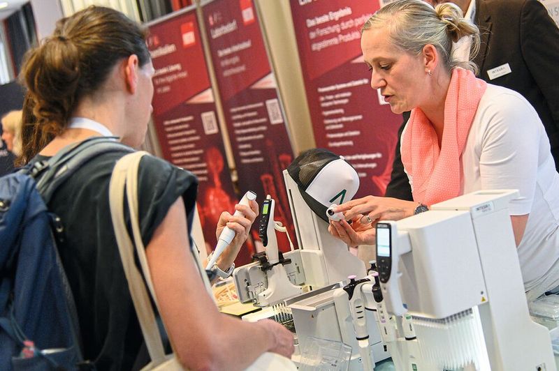 Überhaupt sind Pipetten ein ideales Ausstellungsobjekt für eine Hands-On-Messe wie die LAB-SUPPLY, so auch diese Modelle von Integra Biosciences.  Mehr Infos zu den kommenden LAB-SUPPLY-Messen finden Sie auf www.lab-supply.info (Bild: Stefan Stark)