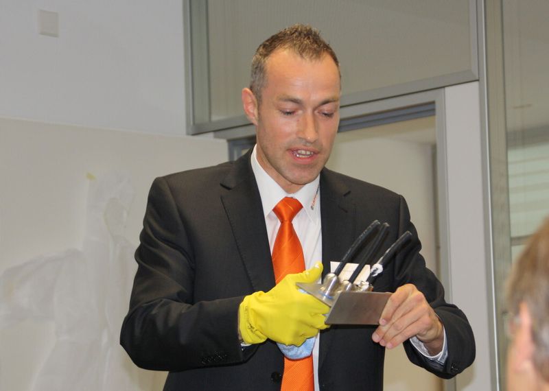 Andreas Bauer, Leiter Produktmanagement Systemprodukte bei Lapp: „Wo Lebensmittel verarbeitet werden, ist Hygiene oberstes Gebot. Produktionsanlagen sollten deshalb nach den Prinzipien des Hygienic Design konstruiert werden. Die Lapp-Gruppe bietet dafür eine breite Palette an Kabeln und Zubehör.“ (Bild: Zwettler, konstruktionspraxis)