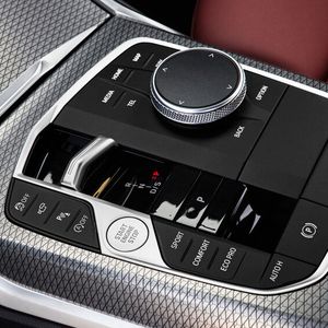 Der Automatik-Wählhebel ist weg.(Bild:  BMW)