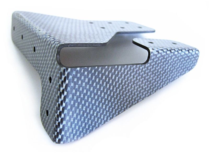 Zur Verbindung von Rumpfhaut und Spanten im Flugzeugbau werden Clips verwendet. Sie lassen sich im Thermoformverfahren aus Organoblechen wirtschaftlich in Serie herstellen. (Bild: Fibre)