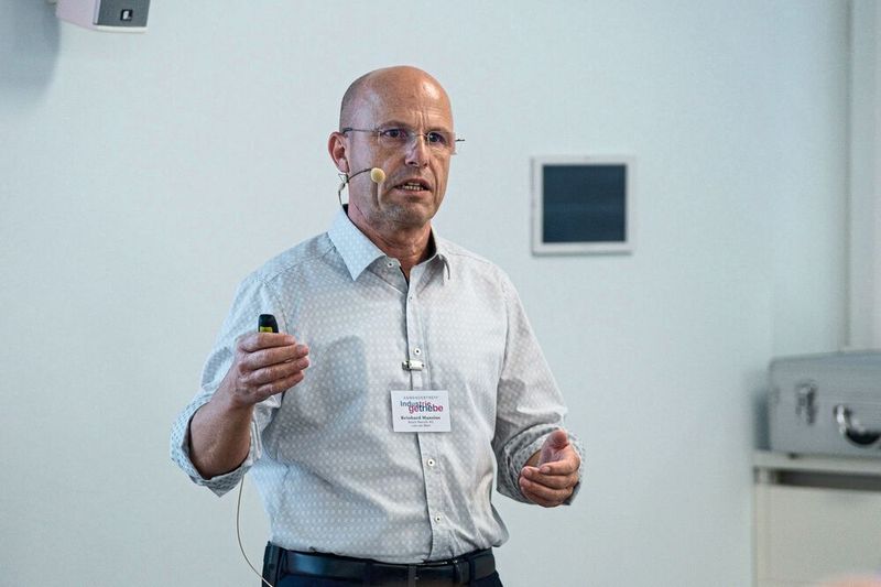 In seiner Keynote erklärte Reinhard Mansius, Autor des Praxishandbuchs Antriebsauslegung, wie sich Getriebe- und Motorparameter gegenseitig beeinflussen. (J. Untch/Vogel Corporate Media)