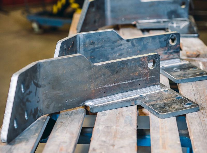 Die Fronius-Cobot-Schweißzelle Smartcell schweißt bei Umetec etwa per Laser geschnittene Bauteile. (Bild: Chr. Große pivopix / Fronius)