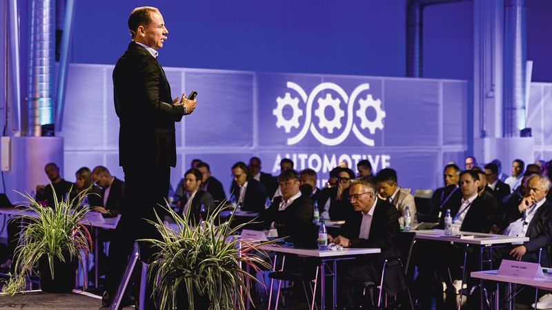 Volkswagen-Partner Martin Osterberger-Seitz auf den Automotive Business Days: „You get what you measure“ (du bekommst, was du misst). (Bild:  Stefan Bausewein)