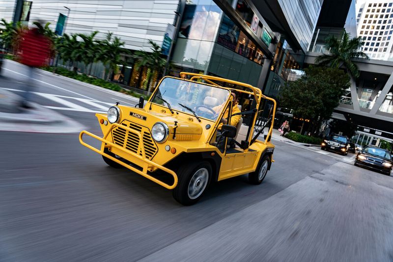 Der Mini Moke erfreut sich in Miami großer Beliebtheit. (Bild: BMW)