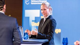 Prof. Dr. Claudia Peus, Geschäftsführende Vizepräsidentin für Talent Management und Diversity der TU München und Gründungsdirektorin des TUM Institute for Life Long Learning, im Rahmen des TUM Tals am 17. September in Heilbronn: „Die Coronapandemie hat uns allen gezeigt, was wir brauchen! Und zwar Führungspersönlichkeiten, die Krisen überwinden können. Und das mit fundiertem Know-how, wie die digitale Transformation verantwortungsvoll und sinnvoll geschehen kann.“ (Bild: TU  München)