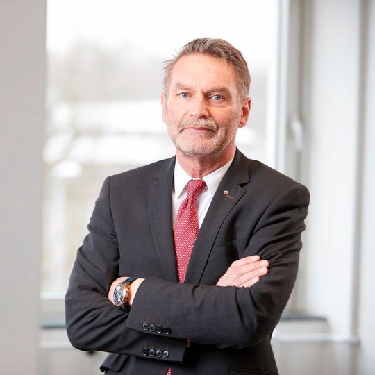 Raimo Benger spricht sich für den Landesentwicklungsplan aus.  (Bild:  Verband der Bau- und Rohstoffindustrie)