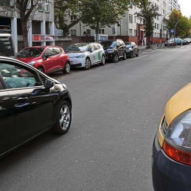 Besonders in den Metropolen ist der Autoanteil nach wie vor deutlich geringer als in ländlichen Räumen. (Bild: 20211018_Verkehr_Kreuzberg-02 / thomas_wiegold / CC BY-SA 2.0)