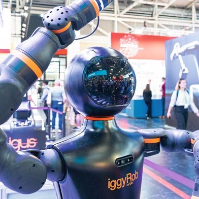 Auf der Automatica 2025 waren schon viele humanoide Roboter präsent.  (Bild: Messe München GmbH)