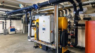 Die Absorptionskälteanlage Biene eingebaut bei Zecher  (Bild: W. Baelz & Sohn )