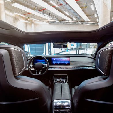 The largest openable glass roof on the market: an unobstructed view of the sky even for rear-seat passengers. (Image:Webasto)