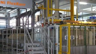 Die Beschichtungsanlage wurde für die Zink-Nickel-Beschichtung von Großteilen umgerüstet. Bild: Holzapfel (Archiv: Vogel Business Media)