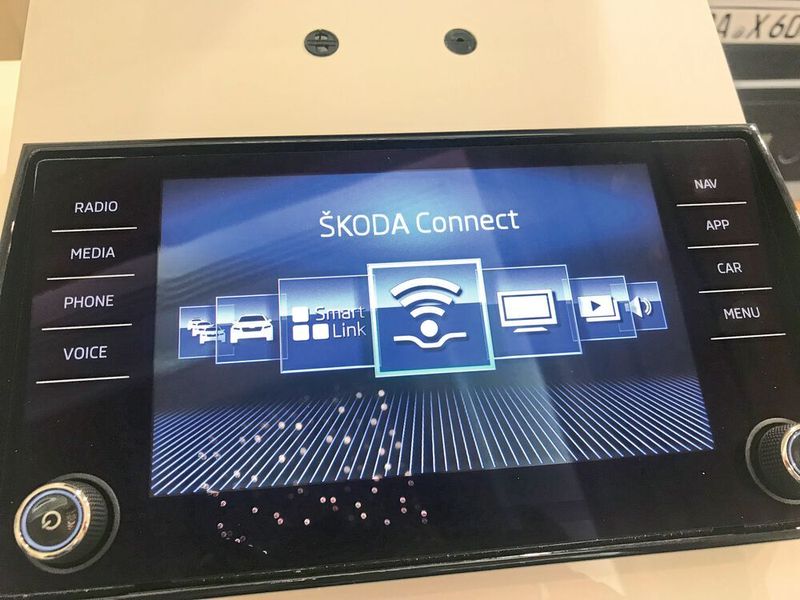 Das ändert sich nun. Mit Skoda Connect ergeben sich für den Fahrer viele Anwendungen. (Grimm / »kfz-betrieb«)