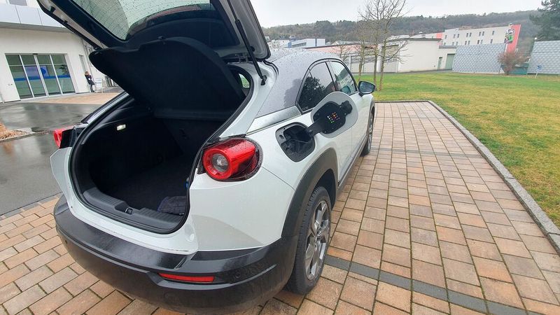 366 Liter passen in den Kofferraum. (Bild: Mauritz/»kfz-betrieb«)