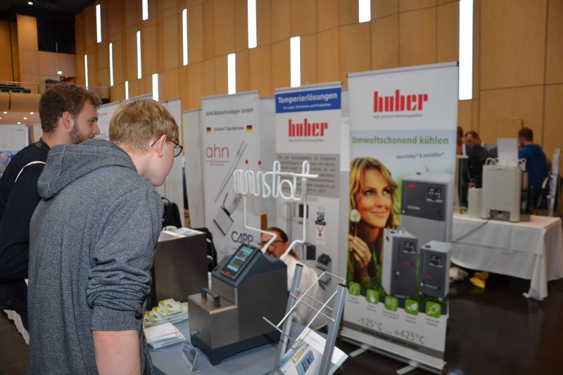 Impressionen der Lab-Supply Münster vom 25. September 2019  Die vorletzte Lab-Supply Messe 2019 fand im Messe und Congresszentrum, Halle Münsterland statt. Impressionen vom Messetag sowie einige Besucherstimmen finden Sie in dieser Bildergalerie. Die nächste Lab-Supply ist am 29. Oktober 2019 in Hamburg. Weitere Infos zu den kommenden Lab-Supply-Messen finden Sie auf www.lab-supply.info.   Lese-Empfehlung: Nachbericht zum erfolgreichen Auftakt der Lab-Supply in Wien. (LABORPRAXIS, C. Lüttmann)