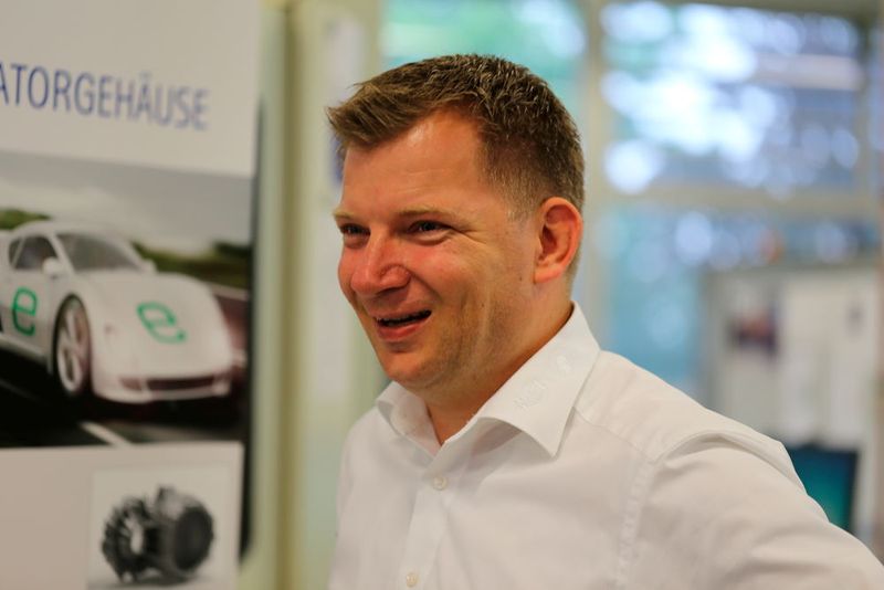 Besucher und Mapal-Entwicklungsexperten an den Fachpressetagen (Matthias Böhm)