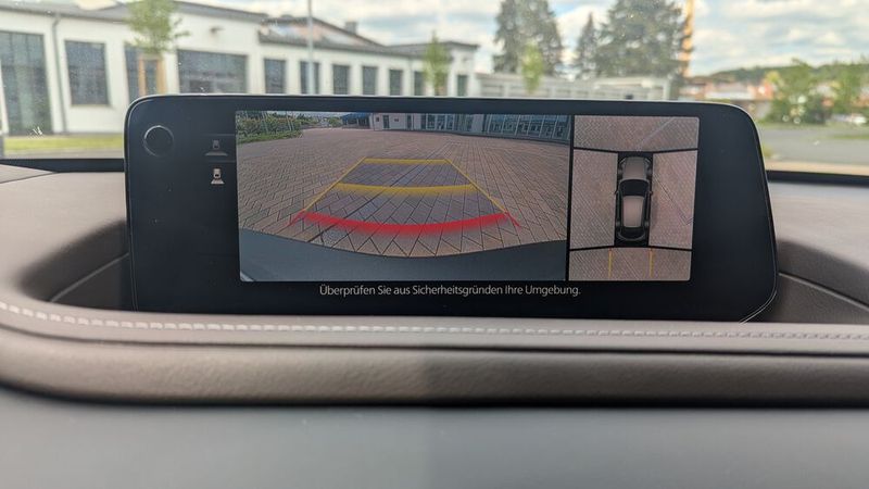 Ab Exclusive, der fünften von insgesamt sechs Ausstattungslinien, gibt es unter anderem eine 360-Grad-Kamera und ... (Bild: Simon – VCG)