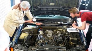 Welche Bedeutung haben Oldtimer im Alltag von Werkstätten? Wer macht was, wie viel und wieso? BBE Automotive freut sich über Teilnehmer zur einer der Studie „Wirtschaftsfaktor Young- und Oldtimer“ vorgelagerten Umfrage. (Bild: Dominsky – VCG)