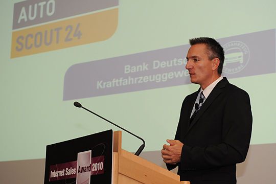 »kfz-betrieb«-Cheredakteur Wolfgang Michel stellte die Sieger des Internet Sales Award vor. (Archiv: Vogel Business Media)