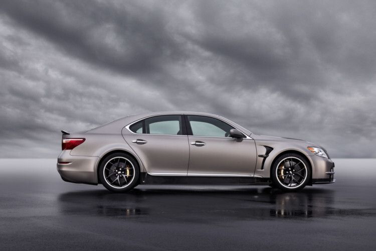 Die Experten der Toyota Motorsport (TMG) erzielen mit der 2050 Kilogramm schweren Limousine Fahrleistungen auf dem Niveau eines Supersportwagens. (Foto: Lexus)