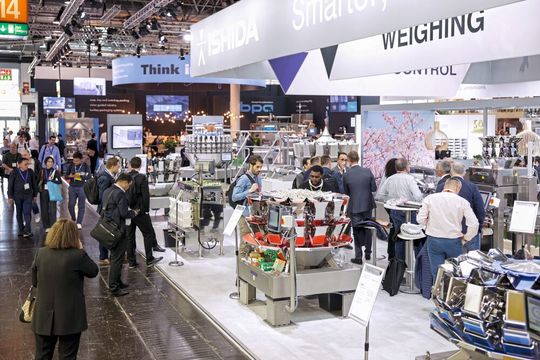 Die Bandbreite an Verpackungsmaschinen ist groß, allen gemeinsam ist ihr hoher Anspruch an Präzision, Sicherheit und Geschwindigkeit.(Bild:  Messe Düsseldorf-Interpack)