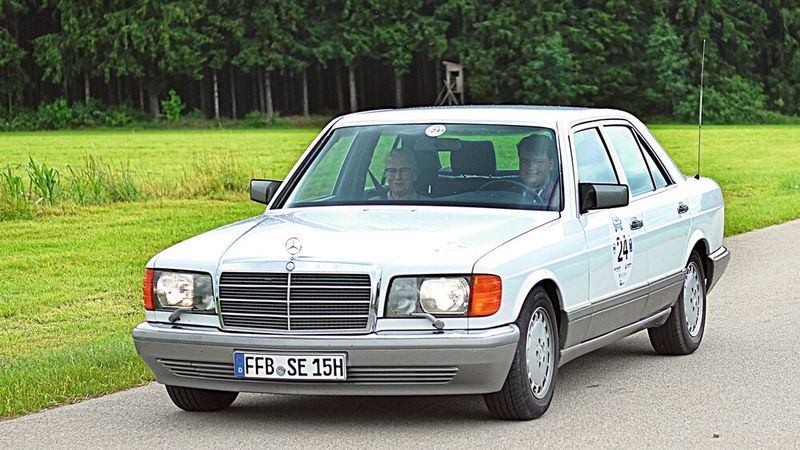 Sehr gepflegt: ein Daimler Benz 300 SE aus dem Jahr 1986. (Bild: Zietz/»kfz-betrieb«)