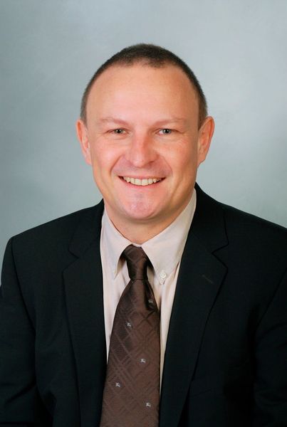 >> Aus Sicht der Präzisionswerkzeugbranche (Zerspanung, Spannzeuge und Schleifen) ist die Verlegung auf den Mai 2019 vorteilhaft. Zwei Monate nach der AMB in Stuttgart eine Messe in Basel durchzuführen, war in der Vergangenheit nicht zielführend. Allerdings liegt sie jetzt nur eine Woche nach der Control und zwei Wochen vor der Moulding Expo, ebenfalls beide in Stuttgart, sowie eine Woche vor der neuen BLE.CH in Bern, was zu einem erheblichen Konflikt in den Bereichen Werkzeug- und Formenbau und Dimensionelle Messtechnik führt. Weiter zu berücksichtigen sind internationale Messen wie die Metalloobrabotka. Fazit: Bei einem derart dichten Messekalender müssen Änderungen gut abgewogen und mit den Verbänden abgestimmt werden. 