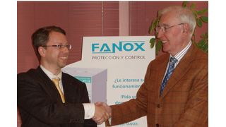 Oliver Riese, Geschäftsführer von Riese Electronic (l.) und Jose Ramón Zabala, General Manager von Fanox Electronic in Bilbao/Spanien (Archiv: Vogel Business Media)