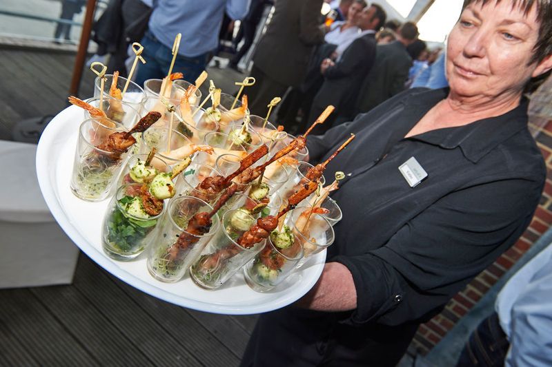 Empfang auf einer Terrasse direkt an der Elbe. (Trend Micro)