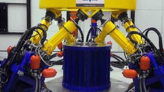 Sondermaschinen wie der Hexapod-Prüfstand, den der Fertigungsgerätebau Adolf Steinbach (FGB) im Auftrag der Technischen Universität Hamburg-Harburg gebaut hat, erfordern sehr viel Know-how. (Bild: FGB)