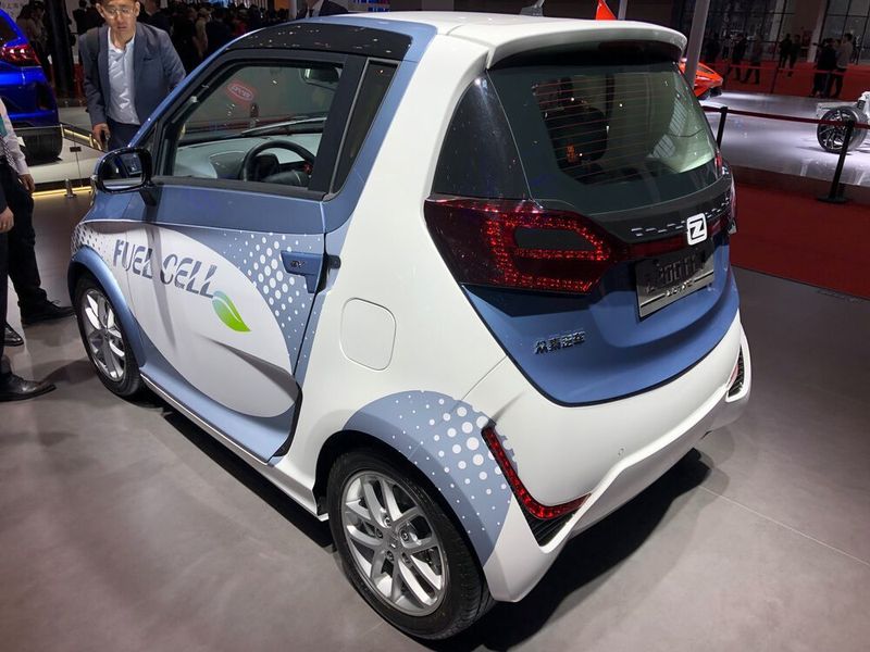 Auch die Heckansicht des Zotye zeigt Ähnlichkeiten mit einem wohlbekannten deutschen Zweisitzer.  (SP-X/Peter Maahn)