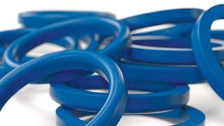 Um Fremdkörper zuverlässig detektieren zu können, hat IDG-Dichtungstechnik mit Manoy Detect einen Dichtungswerkstoff entwickelt, dem metalldetektierbare Additive zugesetzt werden. (Bild: IDG-Dichtungstechnik GmbH)