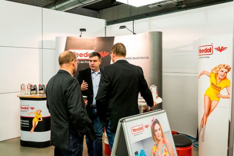 Eine Alternative zu großen Marken in Sachen Schmierstoffe ist Veedol. Mit pfiffige Aktionen und Kundenevents sowie einer individuellen Betreuung vor Ort hebt sich das Team um Dietmar Neubauer vom Wettbewerb ab. (Stefan Bausewein)