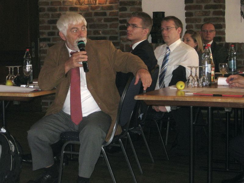 Gerhard Schwarz, Cooper Crouse Hinds, Sponsor des Sachverständigenseminars und Obmann des DKE K241 (Bild: Drathen)