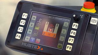 Das neue elektronische Lastdiagramm für die Spezialstapler von Hubtex kann zwar kein eigenständiges Sicherheitssystem ersetzen, dient als zusätzliches Überwachungs-Feature aber für die Sicherheit von Personal und Waren. (Bild: Hubtex)