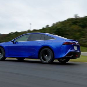 Das Wasserstoffauto bietet knapp 700 Kilometer Reichweite.(Bild:  Toyota)