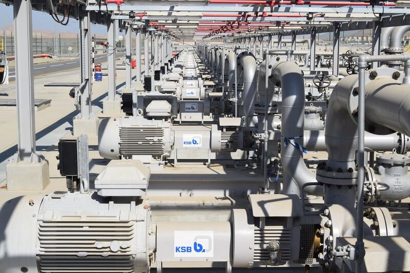 An impressive view: the 39 refinery pumps for the new pipeline in Oman (KSB)