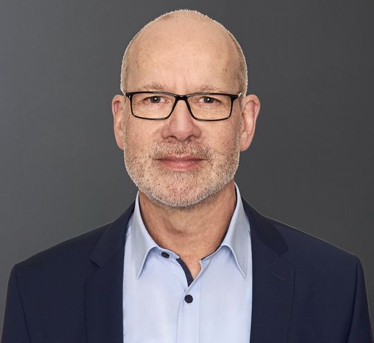 Elektroingenieur Jürgen van Santen entschied sich nach 30 Jahren beim gleichen Unternehmen nochmal für einen Jobwechsel.(Bild:  Jürgen van Santen)