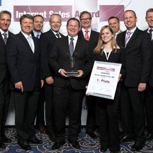 Die Mannschaft vom Autohaus Rosier in Menden ist der lachende Sieger des Internet Sales Award 2012.(Foto:  Stolz)