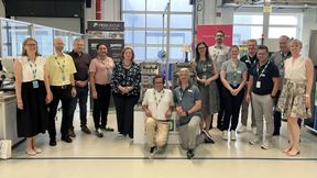 Gruppenfoto der Teilnehmenden des Abschlusstreffens bei der RICO Elastomere Projecting in Thalheim bei Wels, Österreich. (Bild: Elastomere Projecting)