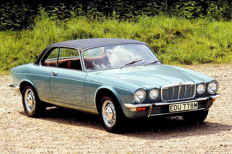 Königlicher Motor: Befeuert wurde das viersitzige Coupé von einem bis zu 287 PS starken 5,3-Liter-V12-Aggregat. (Foto: Jaguar)