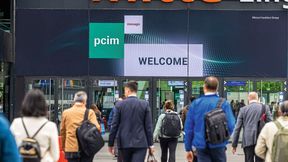 Neue Materialien, intelligente Energiewandler und hochintegrierte Systemlösungen stehen im Mittelpunkt der PCIM Expo 2026 in Nürnberg. Die Messe zeigt vom 9 – 11 Juni, wie sich Leistungselektronik für Industrie, E-Mobilität und moderne Energiesysteme weiterentwickelt. (Bild: Mesago Messe Frankfurt GmbH)