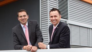 Lothar und Gebhard Kübler, Geschäftsführer und Gesellschafter: „Nach starken Jahren 2013 und 2014 wollen wir auch im Jahr 2015 zweistellig wachen. Das erlaubt uns auf der langfristigen Zielgerade zu bleiben, nämlich im Jahr 2020 über 100 Millionen Euro Umsatz zu erzielen.“ (Bild: Kübler)