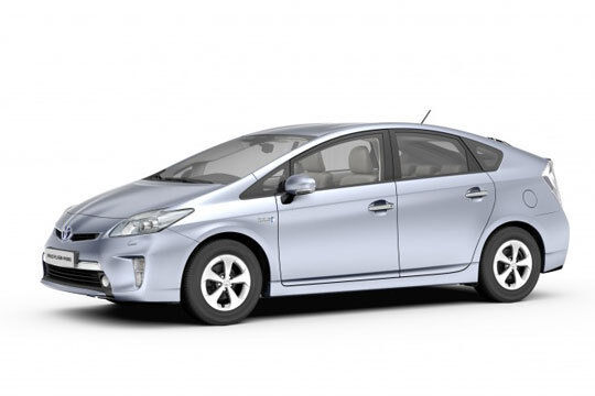 Der Prius-Plug-in ist mit einem Durchschnittsverbrauch von 2,2 Litern für 100 Kilometer das sparsamste Serienfahrzeug, das Toyota im Programm hat. Der PHEV kombiniert die Hybridplattform mit einer neu entwickelten Lithium-Ionen-Batterie. (Toyota)