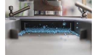 Più di un semplice concentrato di colore: i crescenti requisiti normativi e funzionali rendono oggi più complesso lo sviluppo dei masterbatch. Alla Fakuma 2026, Lifocolor presenterà nuovi prodotti su misura per le esigenze dei clienti. (Bild: Lifocolor)