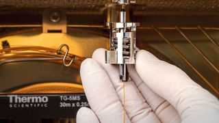 Abb. 1: Der Thermo Scientific iConnect Column Lock ermöglicht einen schnellen und einfachen Wechsel der GC-Säulen. (Bild: Thermo Fisher Scientific)