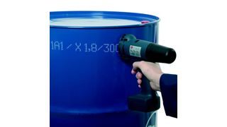 Glatte, poröse oder auch unebene Oberflächen mit irregulärer Form lassen sich mit dem weltweit ersten kabellosen Inkjet-Handcodierer Handjet EBS-250-B schnell und sauber beschriften. Bild: Schneider-Kennzeichnung (Archiv: Vogel Business Media)